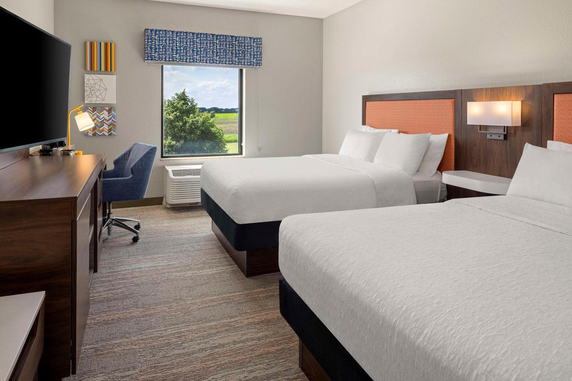 Hampton Inn Фэрмонт Экстерьер фото