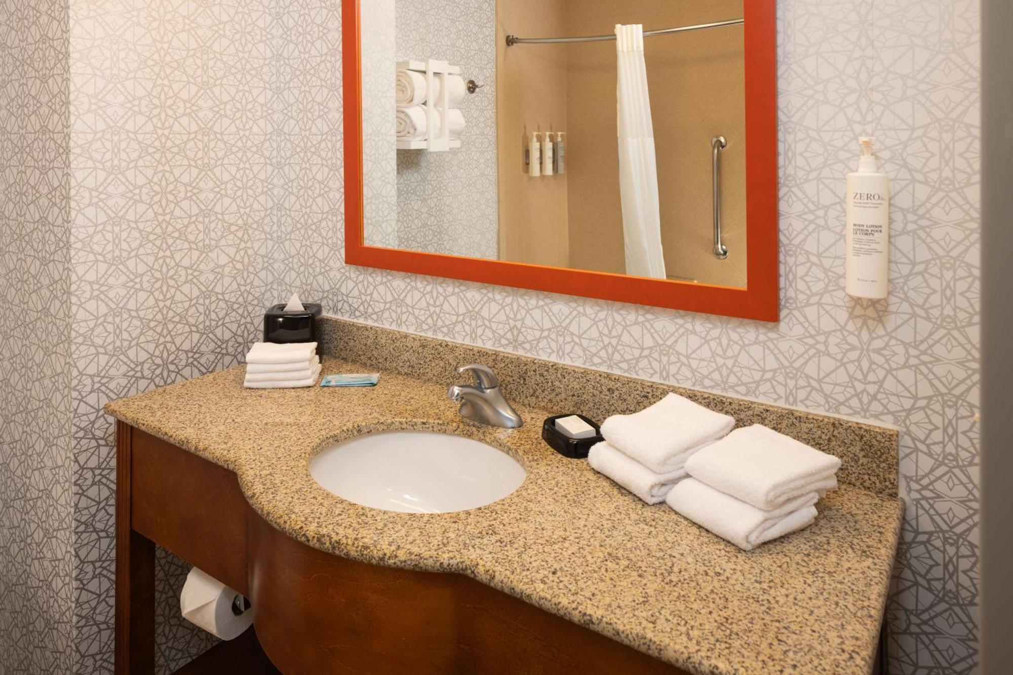 Hampton Inn Фэрмонт Экстерьер фото