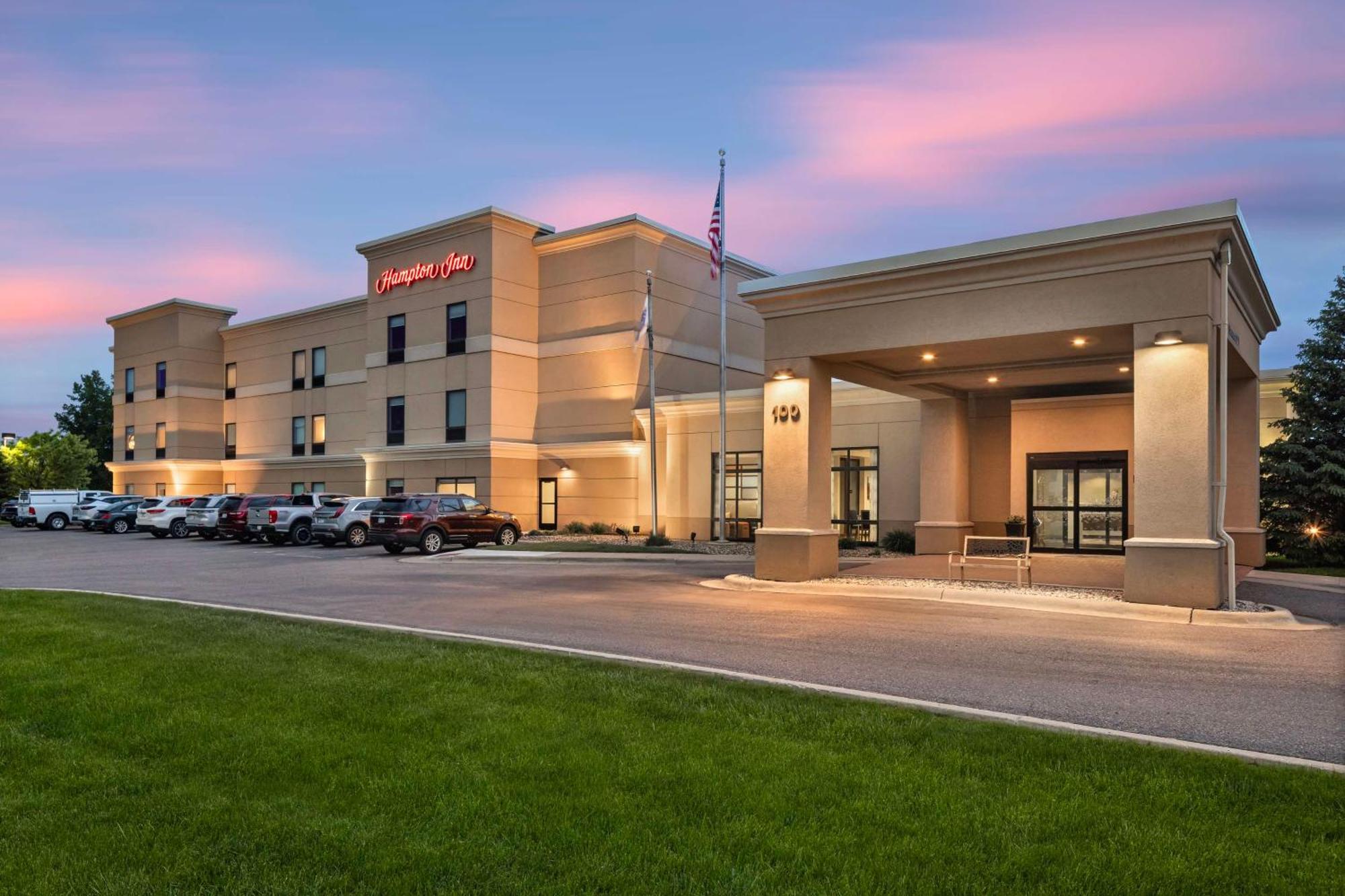 Hampton Inn Фэрмонт Экстерьер фото