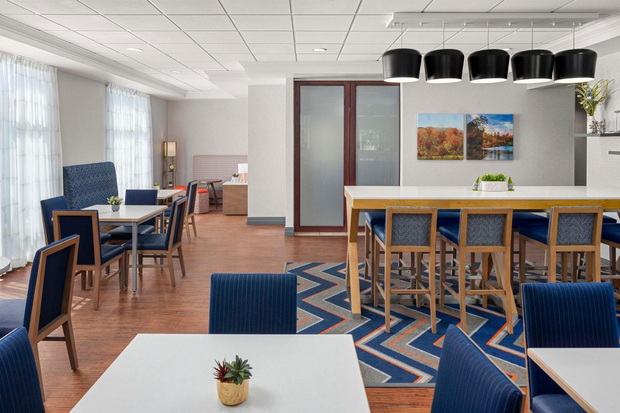 Hampton Inn Фэрмонт Экстерьер фото